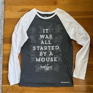 Women’s Disney shirt size S